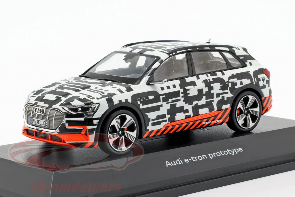 spark-1-43-audi-e-tron-prototipo-blanco-negro-5011820633/