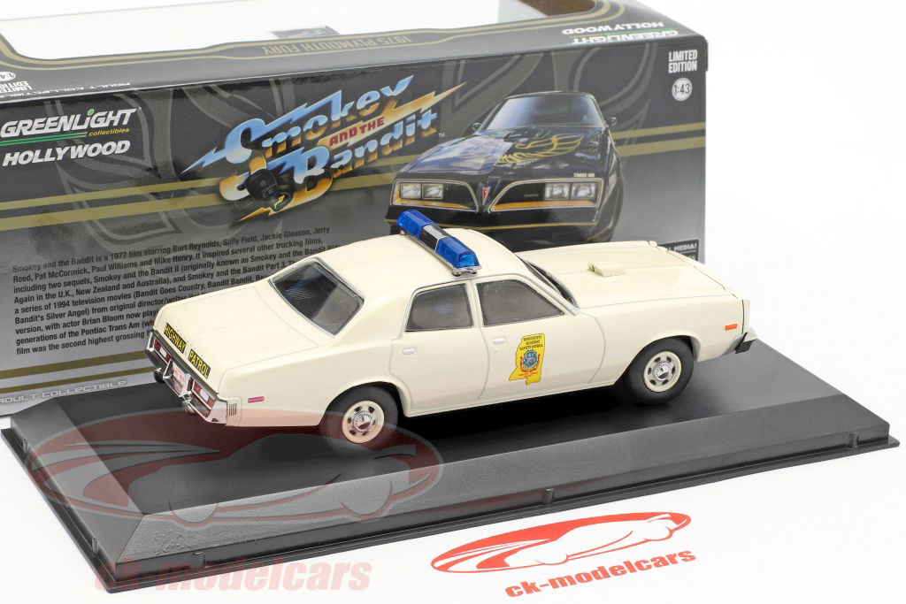 グリーンライト　1977 PLYMOUTH FURY 警察車両 1/43 Amazon.com: Greenlight - GREEN84103 - Plymouth Fury 1977 US