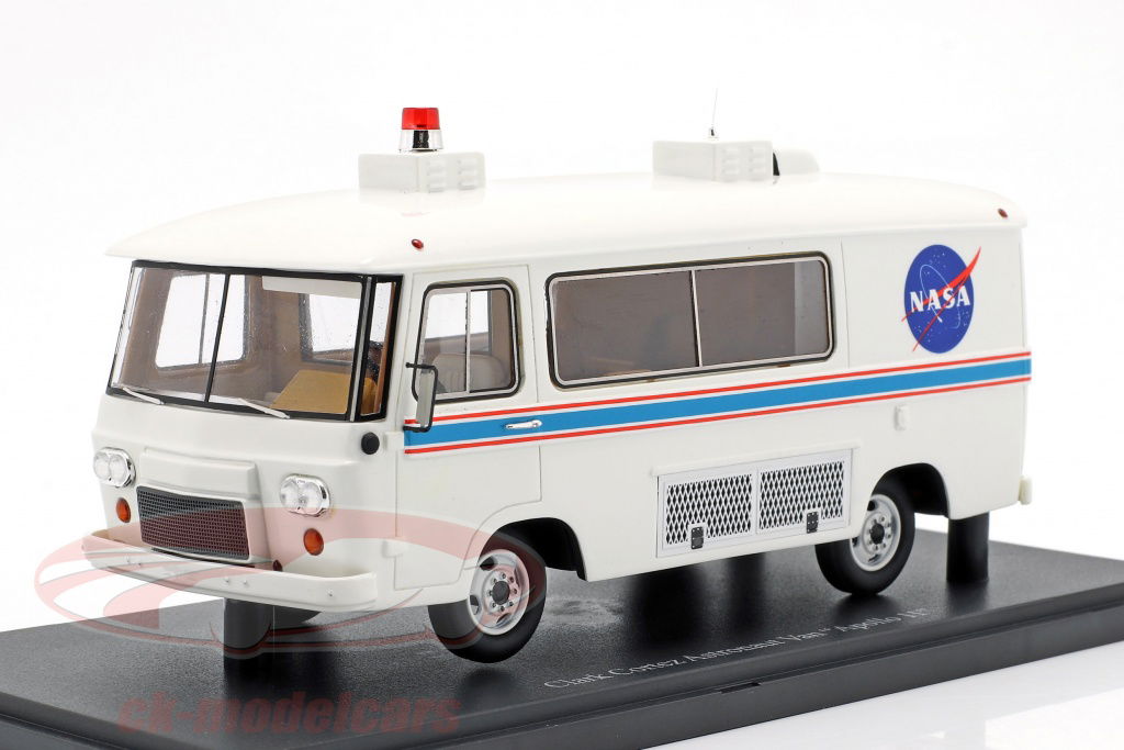 autocult-1-43-clark-cortez-astronaut-furgoneta-apollo-11-nasa-ano-de-construccion-1969-blanco-10006/