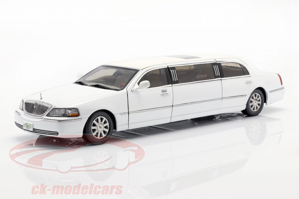 sun-star-models-1-18-lincoln-town-car-limousine-year-2003-white-4201/