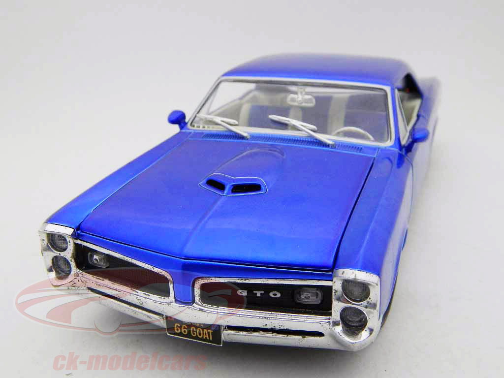 HotWheels 1:18 Pontiac GTO 1966 candy blue Classics J2890