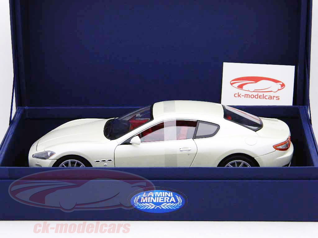 マセラティ模型 Mondo Motors 1:18 マセラティグラントゥーリズモホワイト