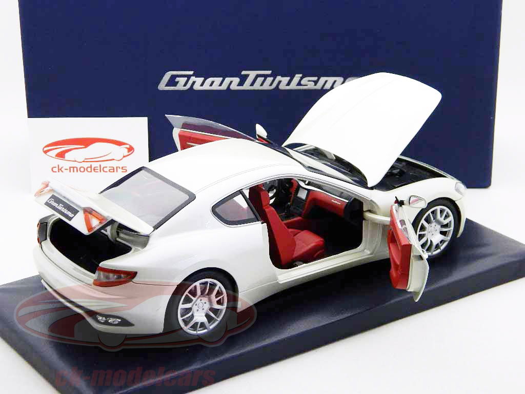 Maserati Levante 1:18ホワイトモデル 1:18 Levante Metal Silver – US - Maserati Store