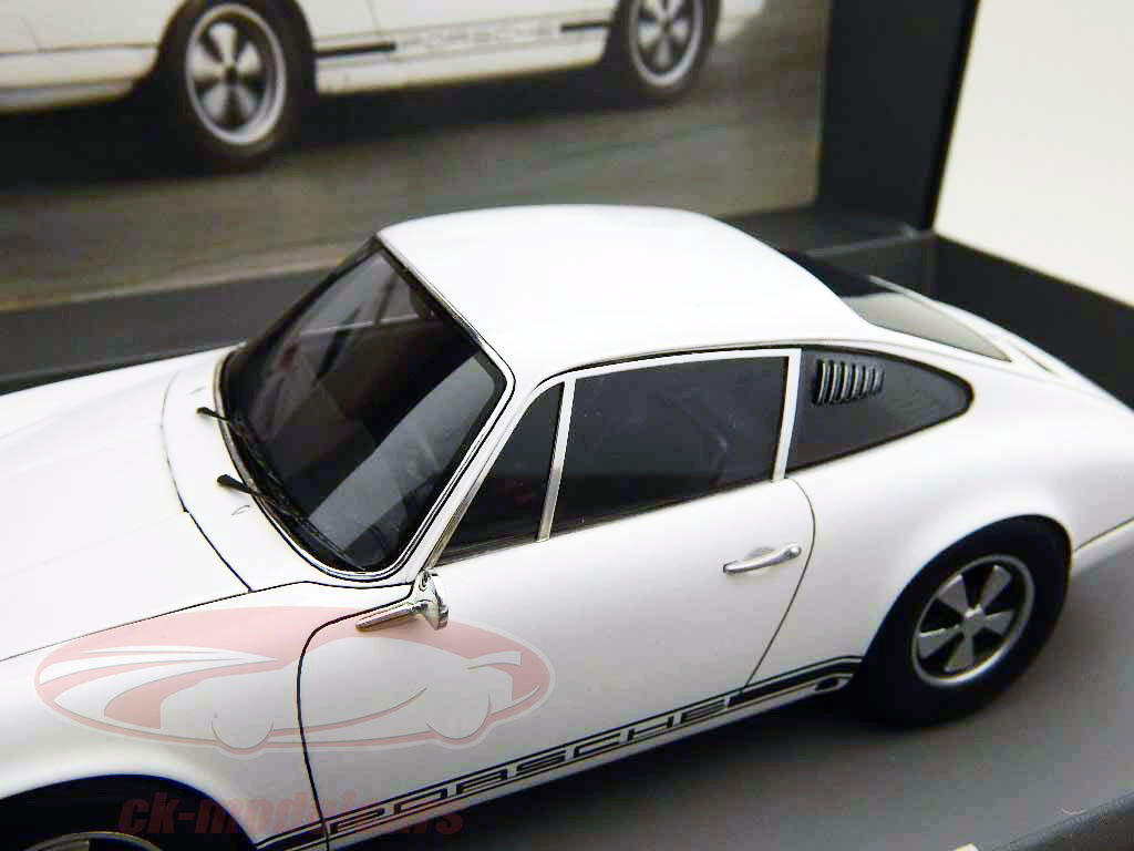 Spark 1:18 Porsche 911R 1967 white - black 18S024 model car