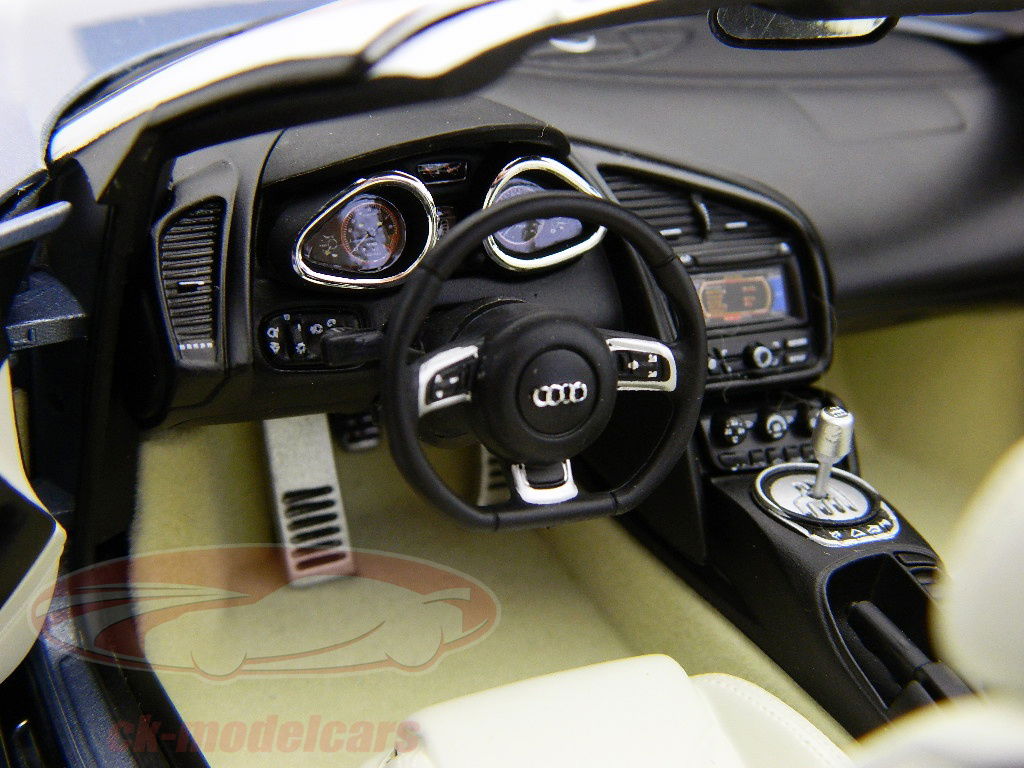 Kyosho 1:18 Audi R8 Spyder blue 09217BL model car 09217BL