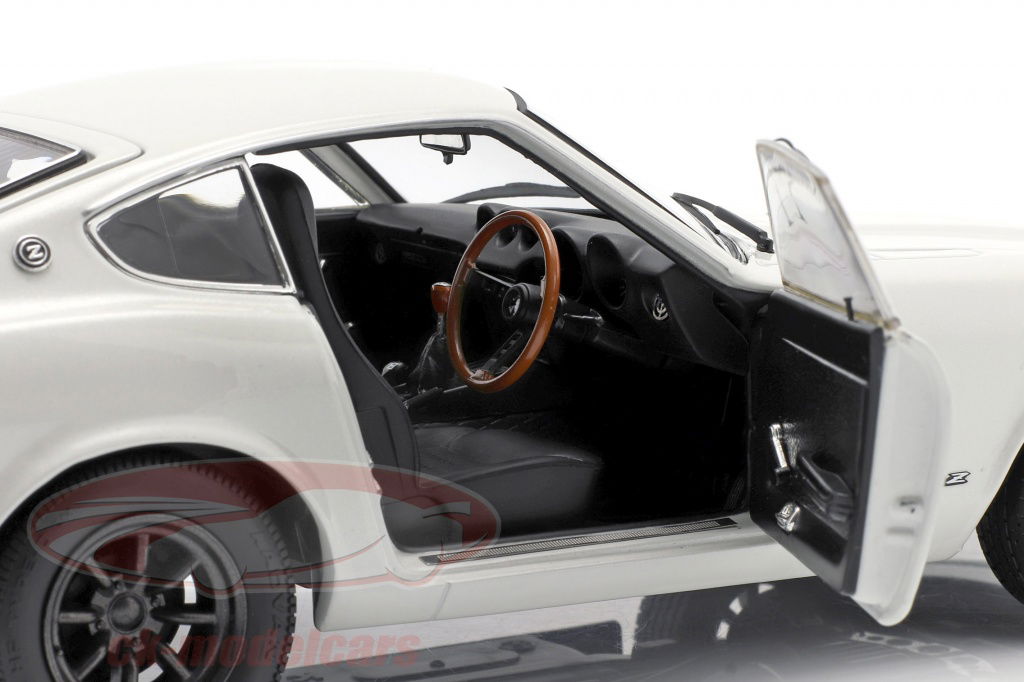 Kyosho 1:18 Nissan Fairlady Z (S30) year 1970 white 08220WP