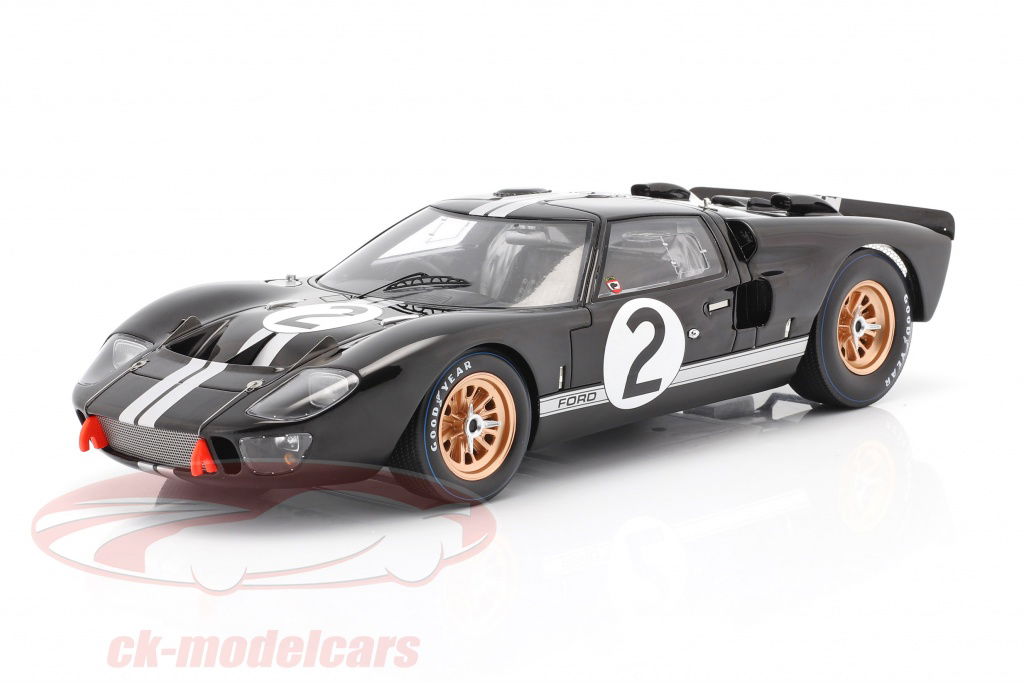 spark-1-18-ford-gt40-mk-ii-no2-winnaar-24h-lemans-1966-mclaren-amon-18lm66/