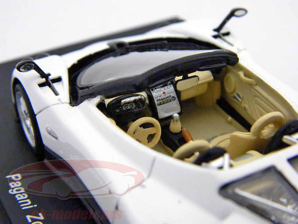 Pagani Zonda Fロードスター 2006 Spark製1/43 Spark 1:43 Pagani Zonda F Spyder 2006 white S0699 model car