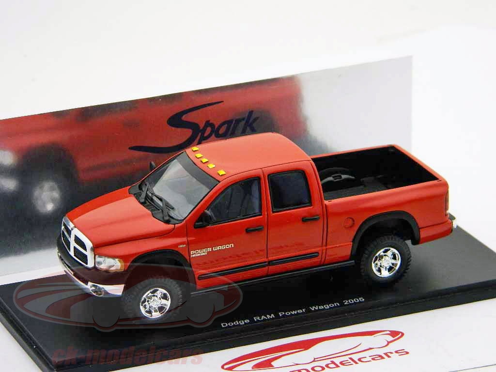 spark-1-43-dodge-ram-power-wagon-2005-red-s0870/