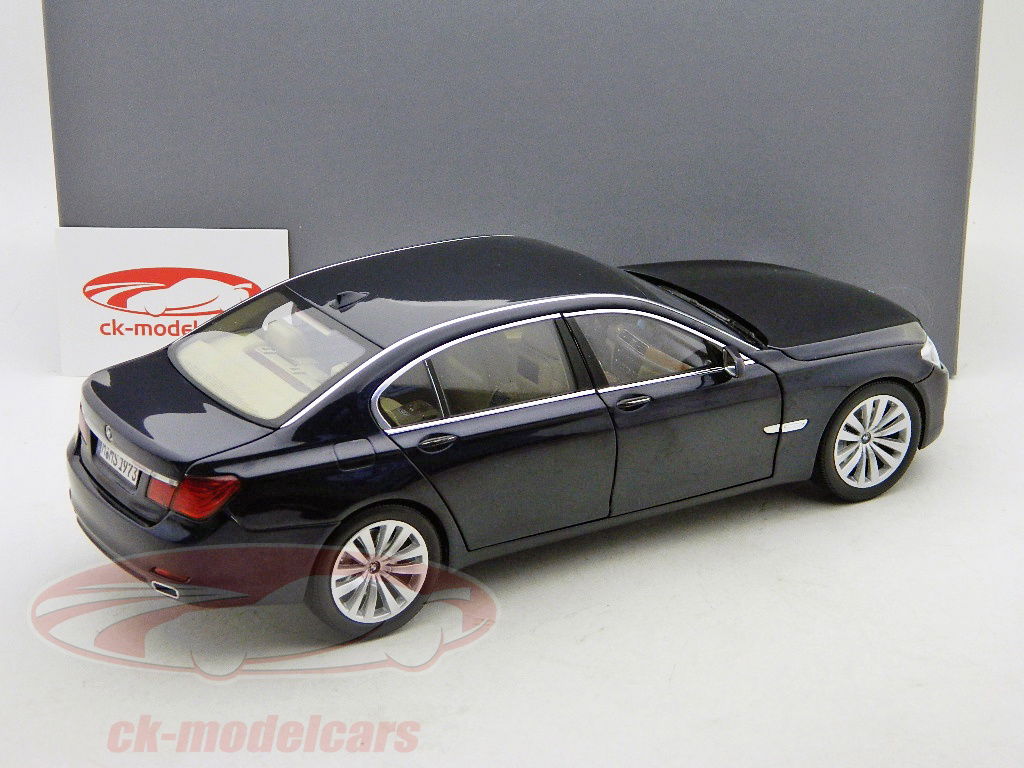 Kyosho 1:18 BMW 7シリーズ750Li（F02）インペリアルブルー