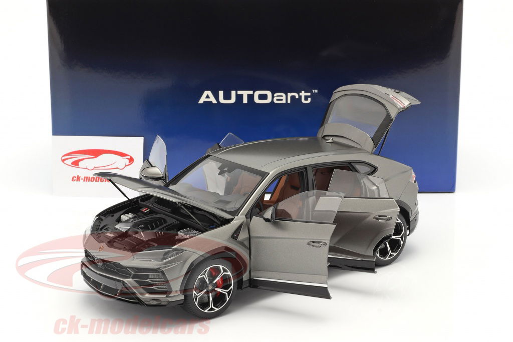 Lamborghini Urus 1/18 グリーン　精密模型 1/18 AUTOart Lamborghini Urus (Verde Selvans Pearl Green