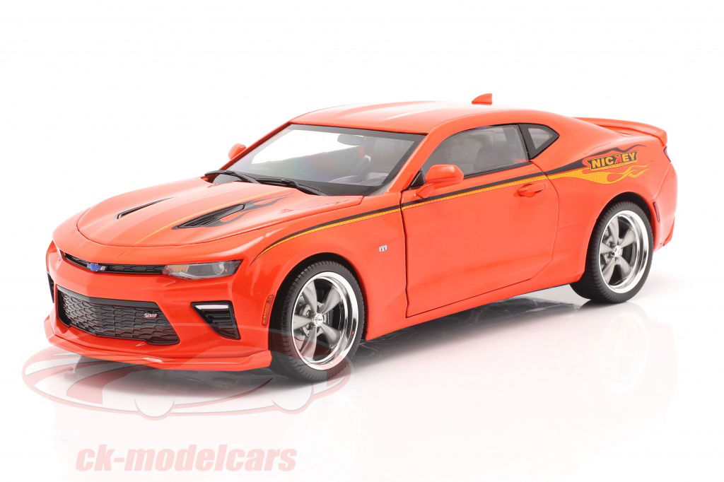 autoworld-1-18-chevrolet-nickey-super-camaro-anno-di-costruzione-2016-hugger-arancia-aw256/