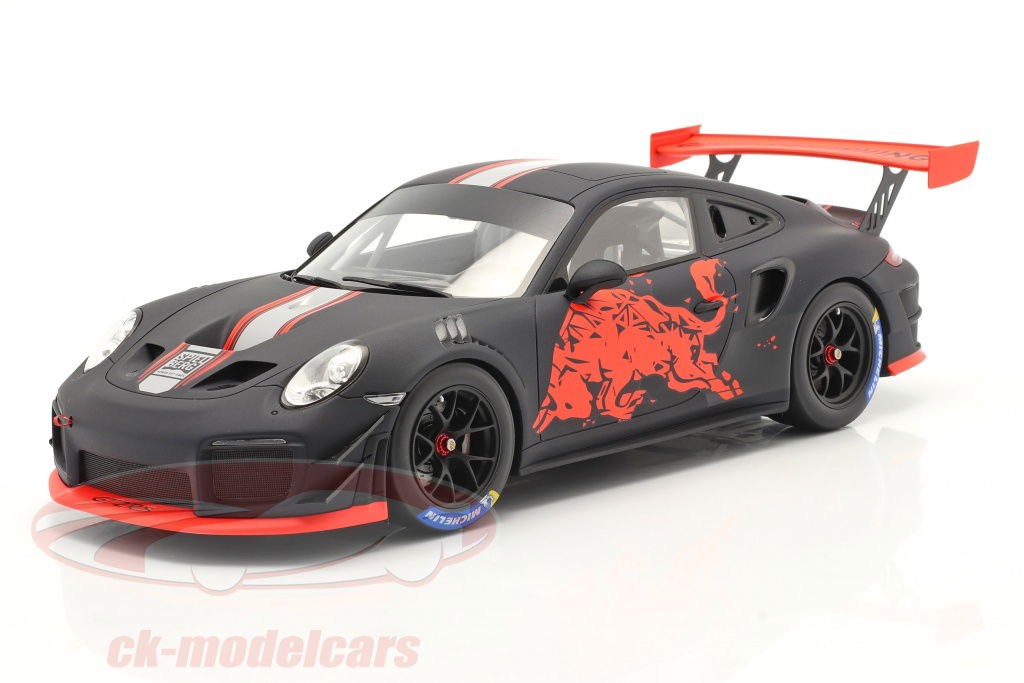 spark-1-18-porsche-911-gt2-rs-clubsport-red-bull-2019-schwarz-rot-18s514/