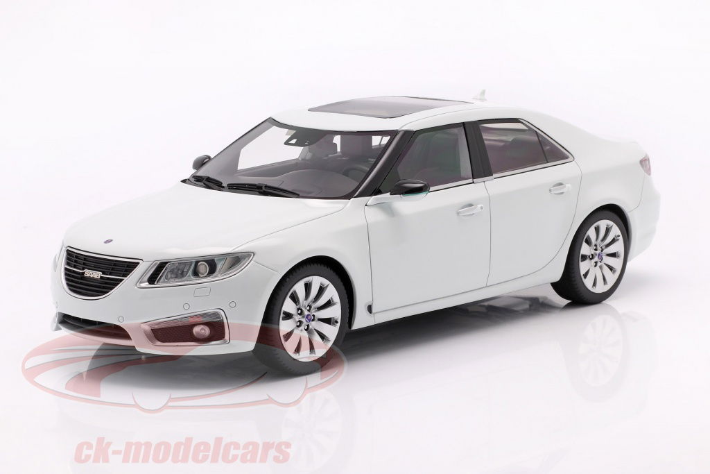 dna-collectibles-1-18-saab-9-5-aero-bouwjaar-2011-arctisch-wit-dna000063/