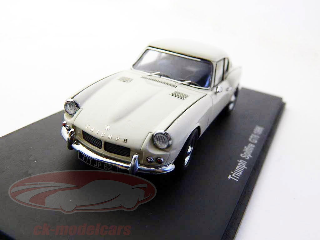 Spark 1:43 Triumph Spitfire GT6 1996 white S1400 model car