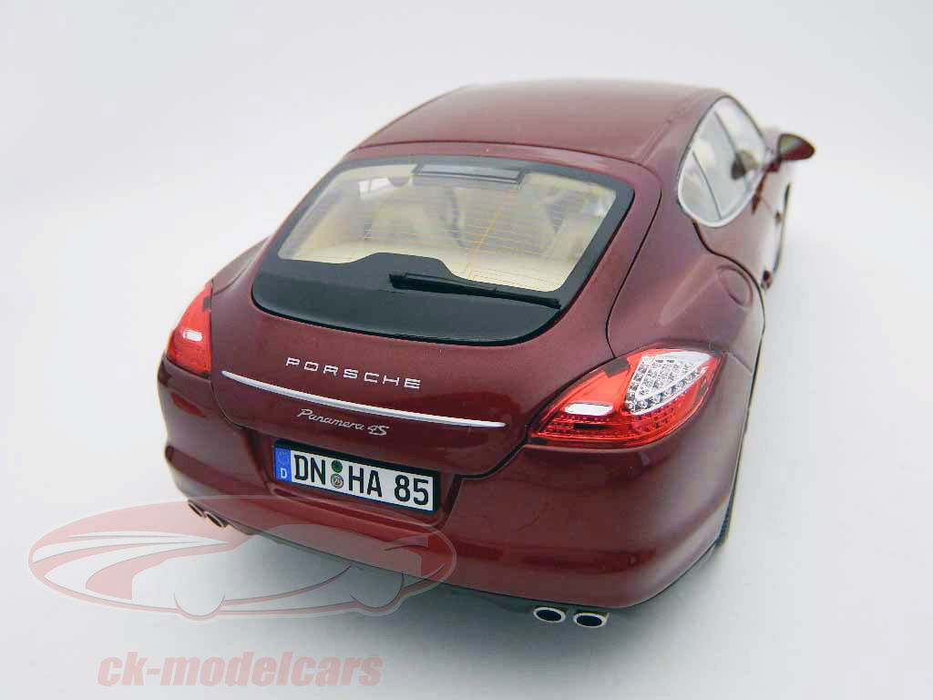 Norev 1:18 ポルシェパナメーラ4Sは2009メタリックレッド/レッド