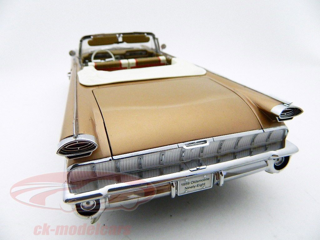 105-009 サンスター 1/18 Oldsmobile 98 1/18 Sunstar 1959 Oldsmobile 98 Hardtop (Silver Mist