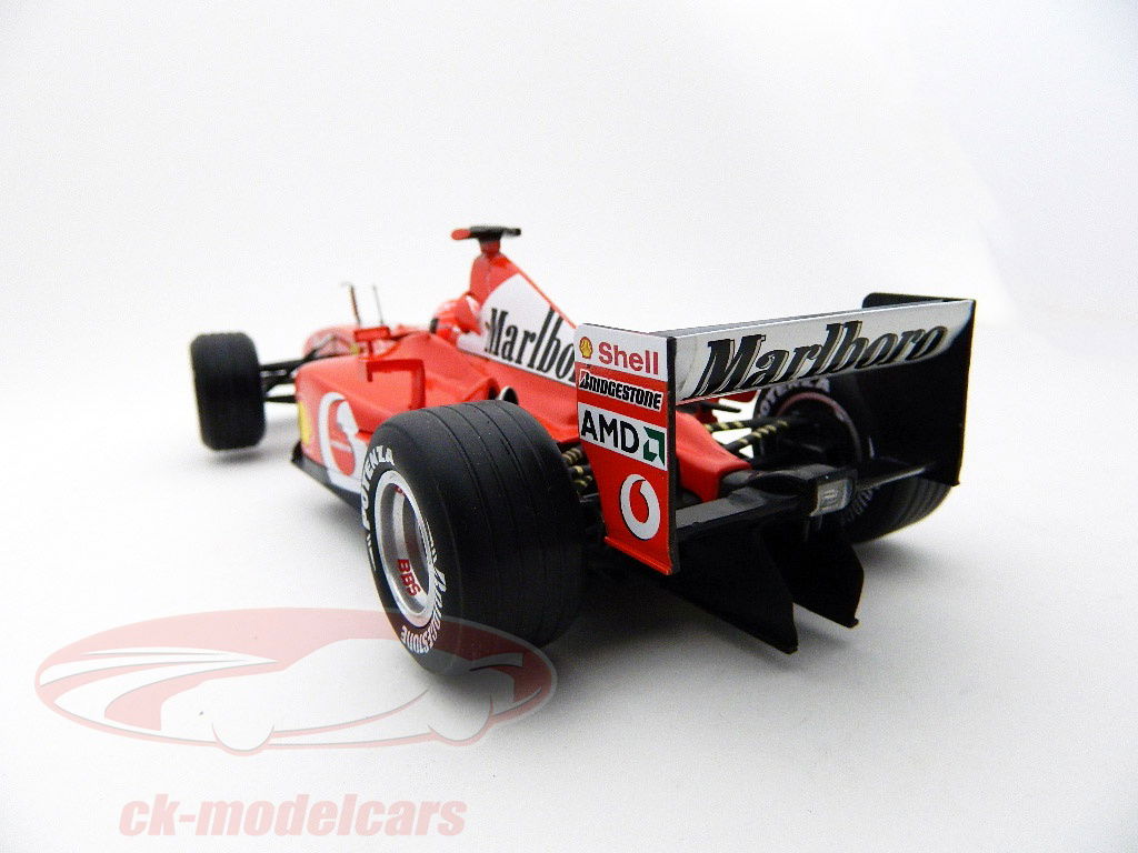 HotWheels 1:18 マールボロM.シューマッハフェラーリF2002