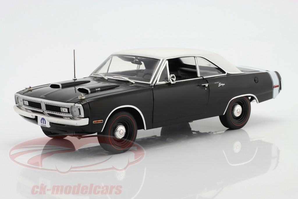 gmp-1-18-dodge-dart-swinger-340-vinyl-top-1970-sort-hvid-a1806407vt/