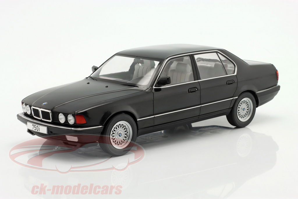 modelcargroup-1-18-bmw-750i-e32-bygger-1992-sort-metallisk-modelcar-group-mcg18162/