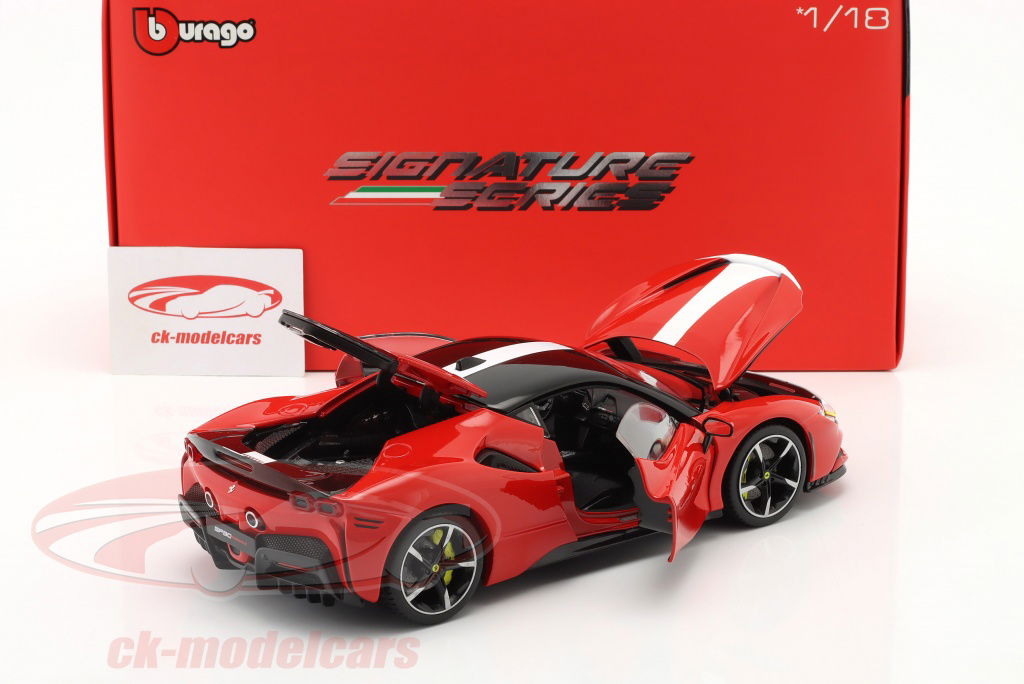 Burago Volkswagen 1/18 シルバー BURAGO 3322 Scale 1/18 | VOLKSWAGEN NEW BEETLE 1998 SILVER