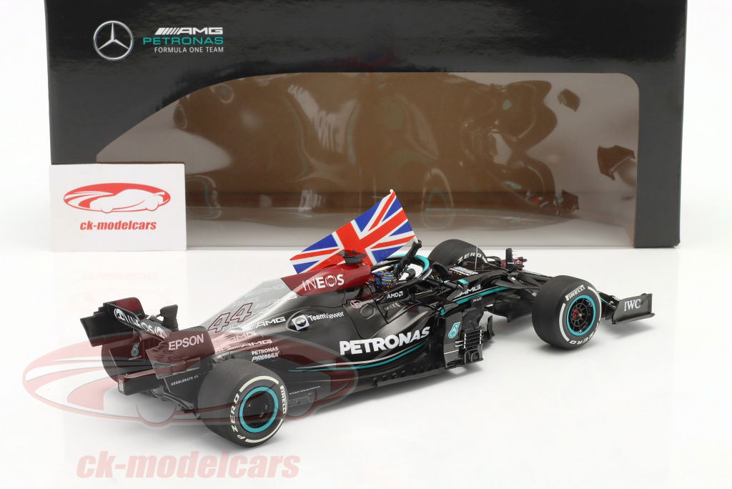 Minichamps 1:18 Lewis Hamilton Mercedes-AMG F1 W12 #44