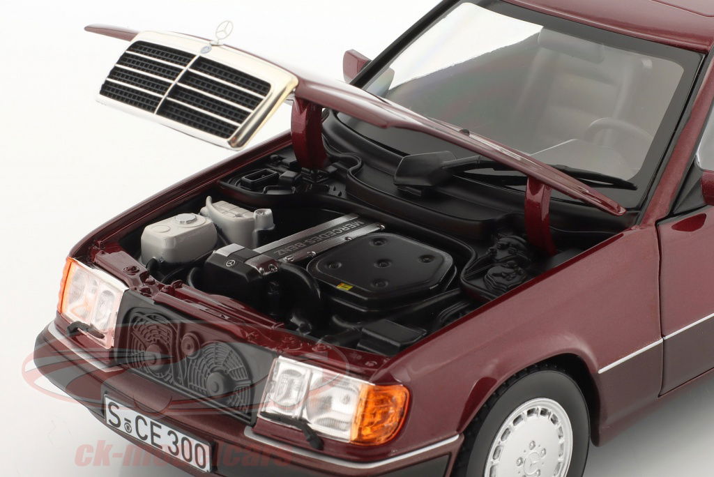 Norev 1:18 Mercedes-Benz 300 CE-24 Coupe (C124) Construction