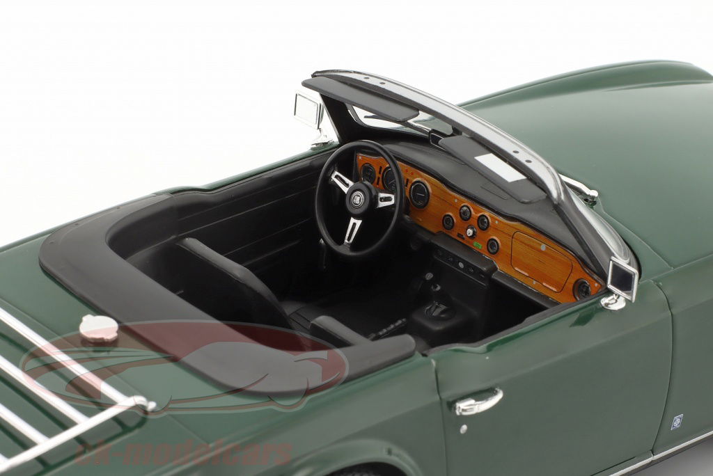 ミニチャンプス 1/18 TRIUMPH TR6 1969 ダークグリーン ミニチャンプス 1/18 トライアンフ TR6 1969 ダークグリーン(左