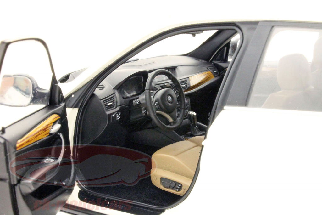 1/18 BMW X1 ディーラー品　ミニカー　ホワイト　内装ブラウン Kyosho 1:18 BMW X1クーペホワイト/ホワイト 80 43 2 156 802