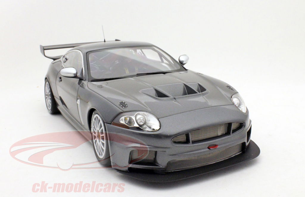 Minichamps 1:18 ジャガーXKR GT3プレゼンテーション2008