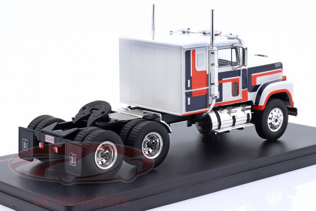 Ixo 1:43 International Transtar 4300 SZM year 1980 white