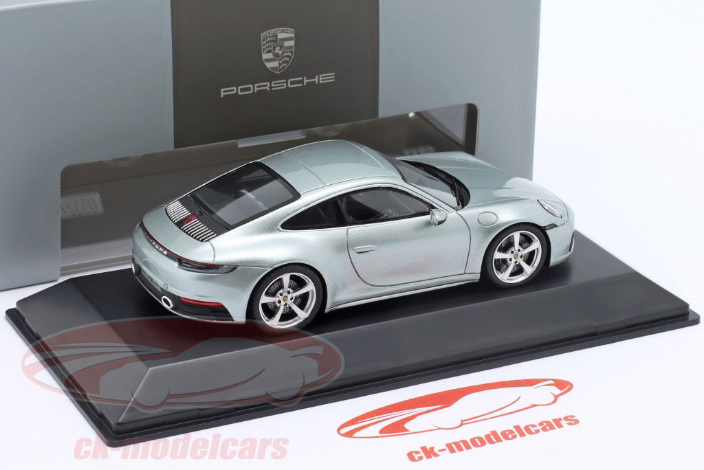 ミニカー spark porsche carrera 4 rs lightweight Spark 1:43 Porsche 911 Carrera 4S Ben Pon Jr. fish silver