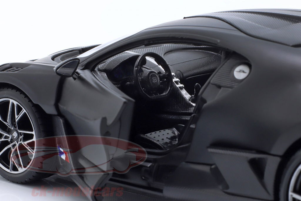 maisto-1-24-bugatti-divo-bygger-2018-mtte-sort-31526/