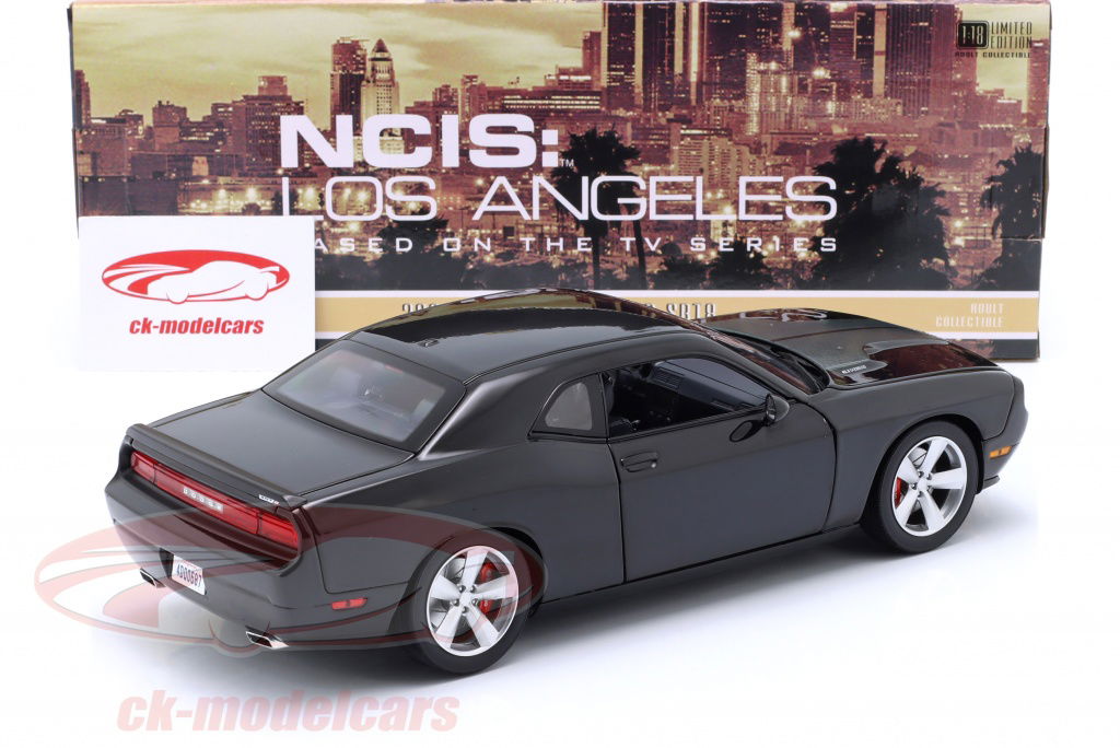 Highway 61 Collectibles 1:18 Dodge Challenger SRT8 year 2009