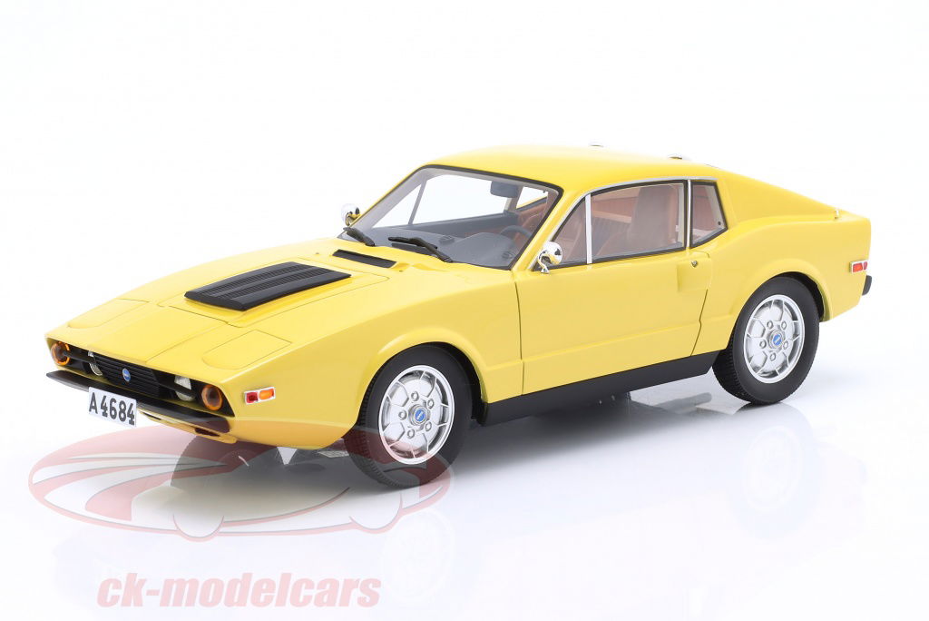 cult-scale-models-1-18-saab-sonnet-iii-annee-de-construction-1973-jaune-cml148-1/