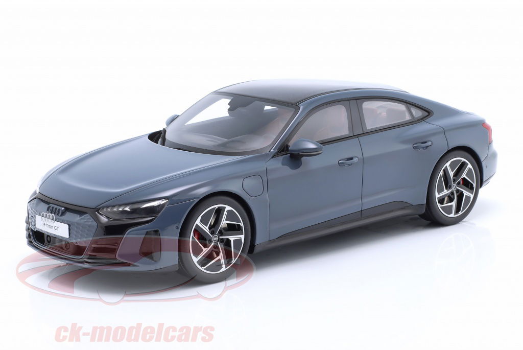 gt-spirit-1-18-audi-e-tron-gt-bouwjaar-2021-kemora-grijs-gt393/