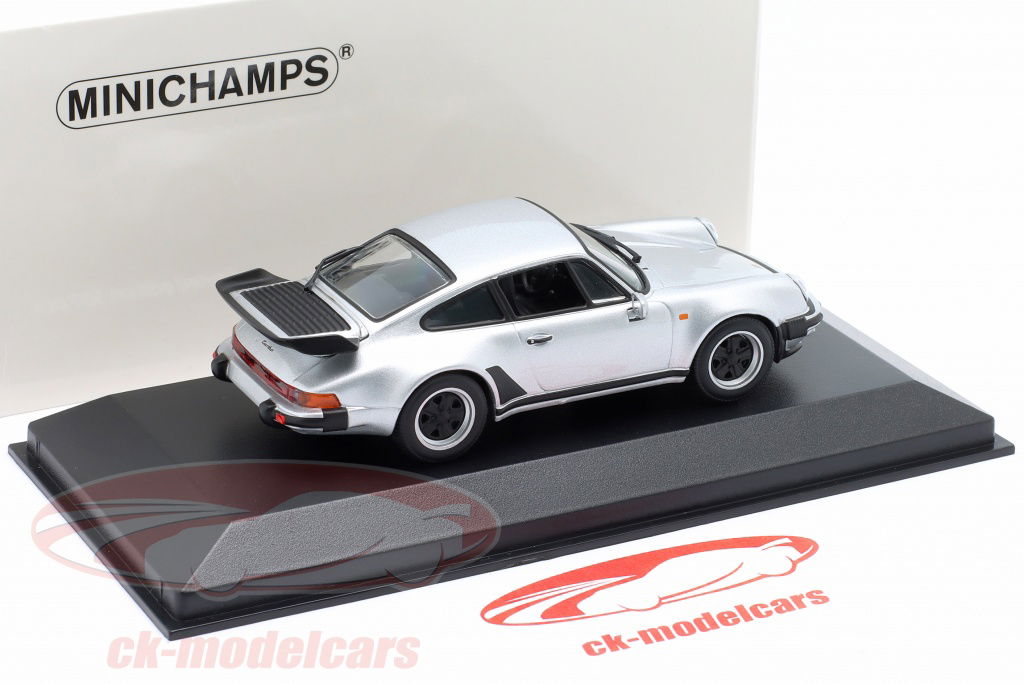 Minichamps 1:43 Porsche 911 (930) Turbo 建設年 1977 銀