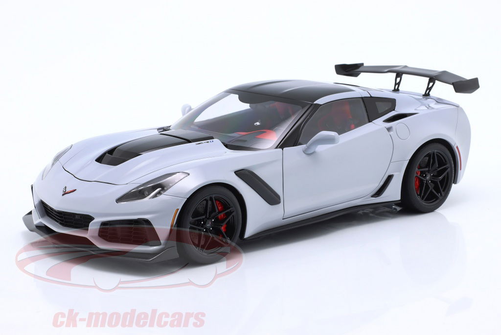 autoart-1-18-chevrolet-corvette-c7-zr1-year-2019-gray-metallic-71277/