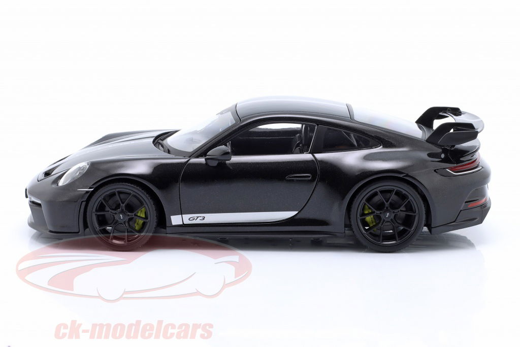 Maisto 1:18 Porsche 911 (992) GT3 year 2022 black / decor