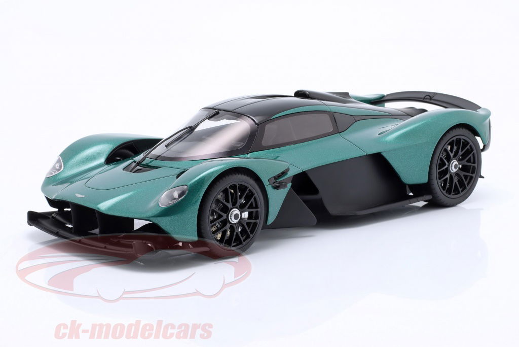 GT-SPIRIT 1:18 Aston Martin Valkyrie year 2021 racing green