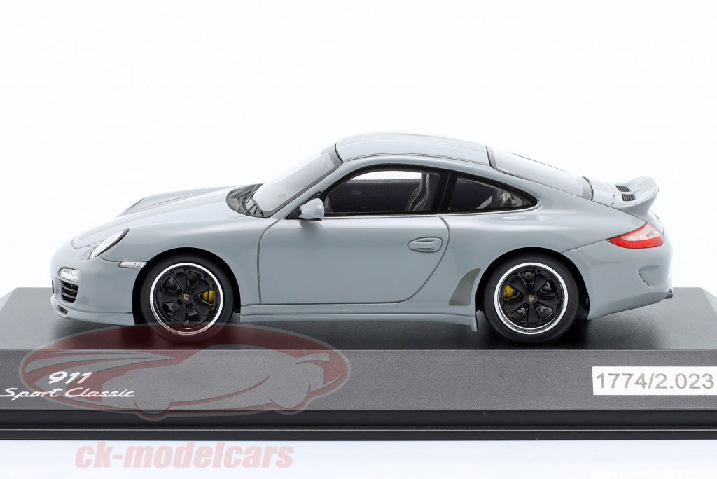 Spark 1:43 Porsche 911 (997) Sport Classic グレー