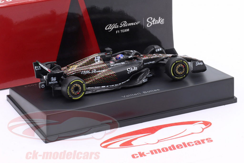 ミニカー Alfa Romeo F1  Las Vegas GP 2023 1/18 Spark 2023 Formula 1 Alfa Romeo F1 Team Stake C43 No.24