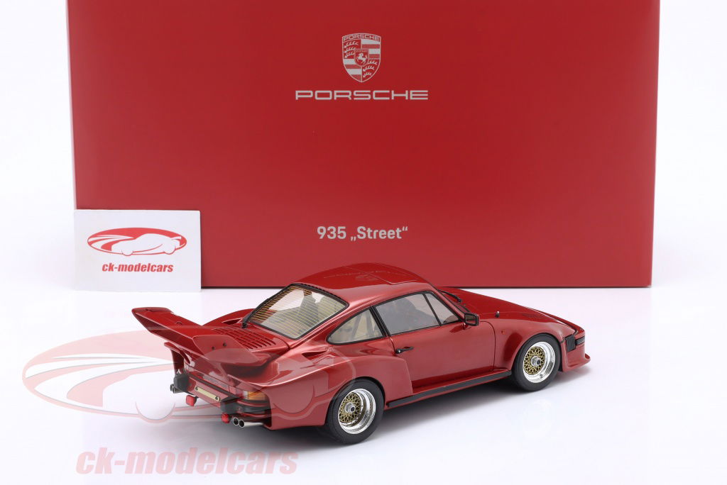 Spark 1:18 Porsche 911 (935) Turbo Street 赤 WAP0210890PTAG