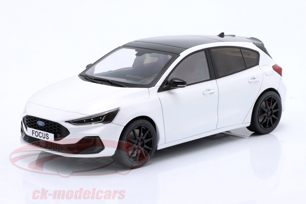 modelcargroup-1-18-ford-focus-st-year-2022-white-modelcar-group-mcg18453/