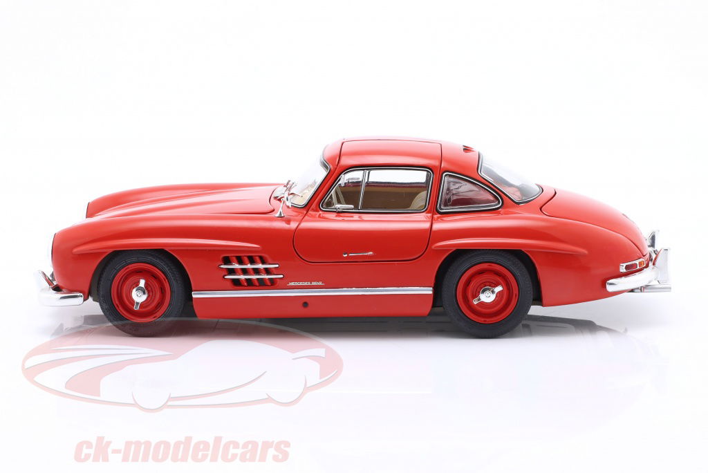 Schuco 1:18 Mercedes-Benz 300 SL Coupe (W198) 赤 450060100