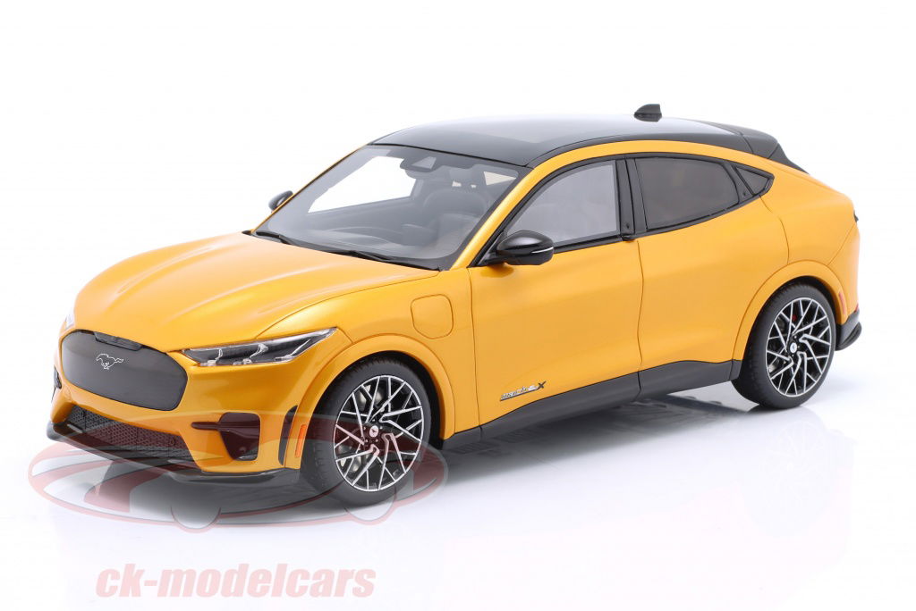 ottomobile-1-18-ford-mustang-mach-e-gt-performance-2021-cyber-orange-ot983/