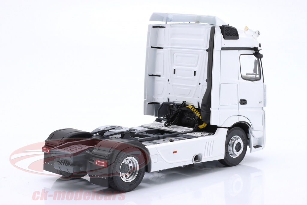 Solido 1:24 Mercedes-Benz Actros L SZM year 2023 white