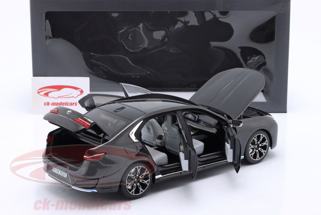 新品　BMW　ミニカー　ミニチャンプス 1/18　i7　7シリーズ 2023 楽天市場】ミニカー 1/18 BMW 7シリーズ i7 ミニチャンプス