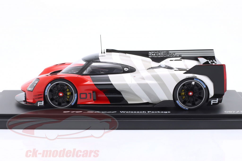 Spark 1:18 Porsche 919 Street Version Weissach package