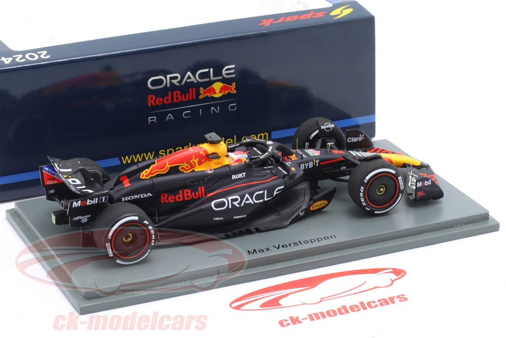 Spark 1:43 Max Verstappen Red Bull RB20 #1 Winner Bahrain GP